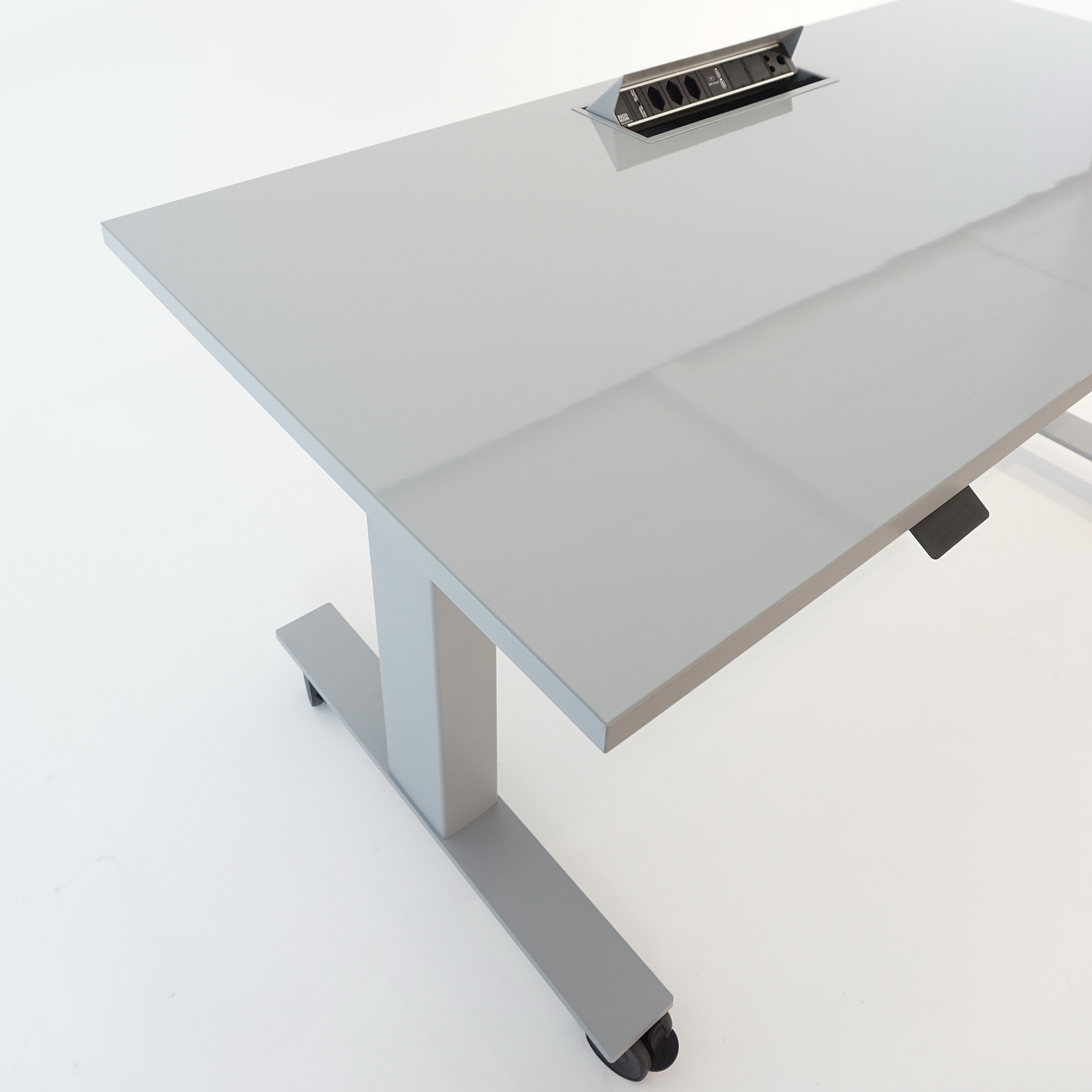 Table connectée Follow, réglable en hauteur de façon mécanique ...